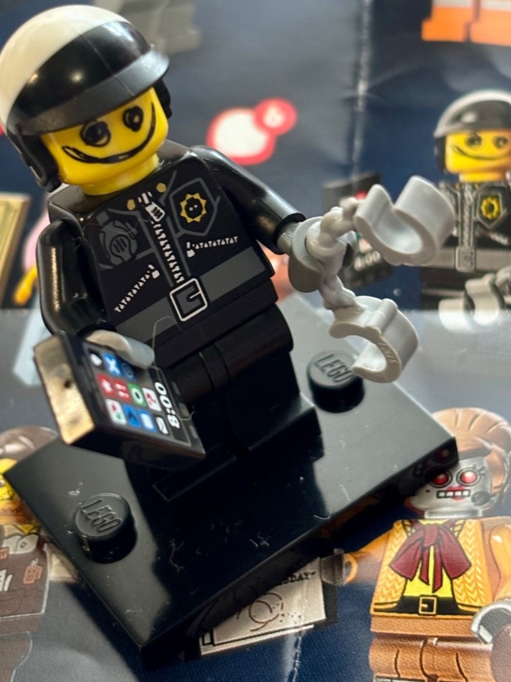 The LEGO MOVIE "Scribble-Face Bad Cop" coltlm-7 with stand, pamphlet & accessori